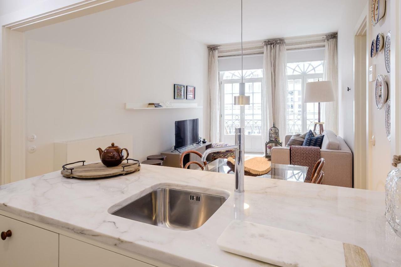 Boutique Rentals-Flores Plaza In City Historical Center Porto Bagian luar foto