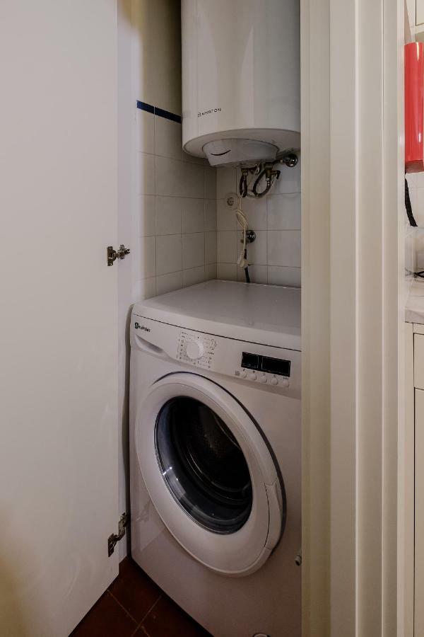 Boutique Rentals-Flores Plaza In City Historical Center Porto Bagian luar foto