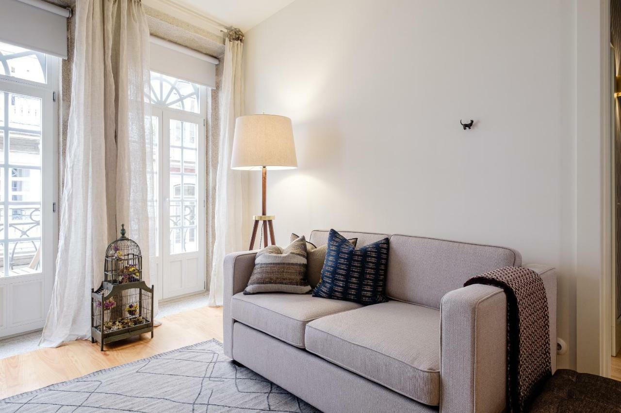Boutique Rentals-Flores Plaza In City Historical Center Porto Bagian luar foto
