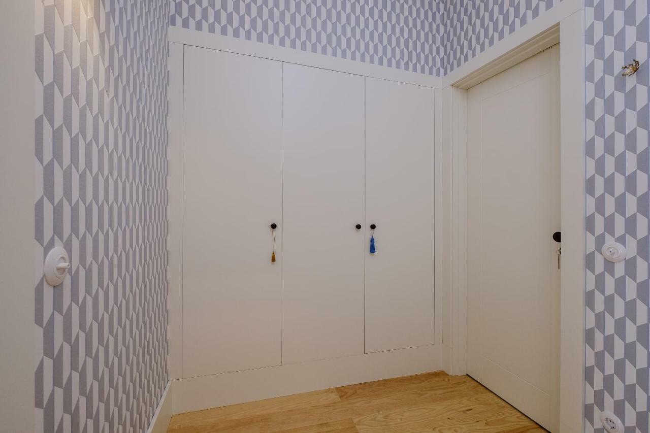 Boutique Rentals-Flores Plaza In City Historical Center Porto Bagian luar foto