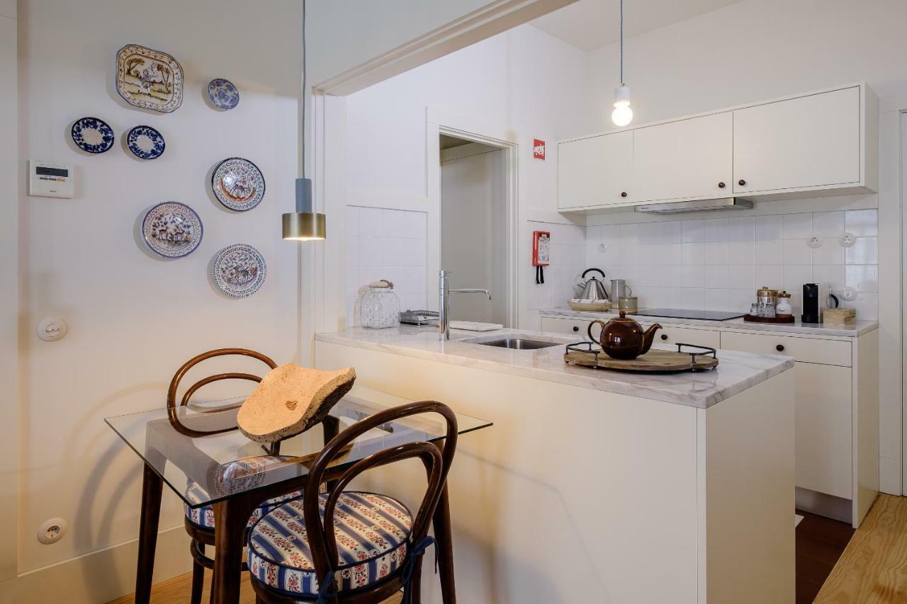 Boutique Rentals-Flores Plaza In City Historical Center Porto Bagian luar foto